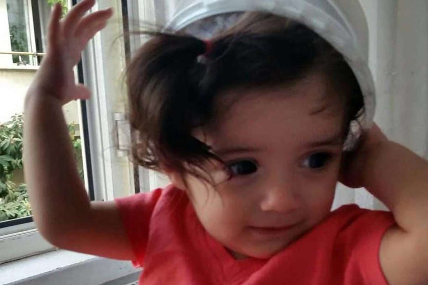 Babasının yumruk attığı bebek hayatını kaybetti Babasının yumruk attığı bebek hayatını kaybetti